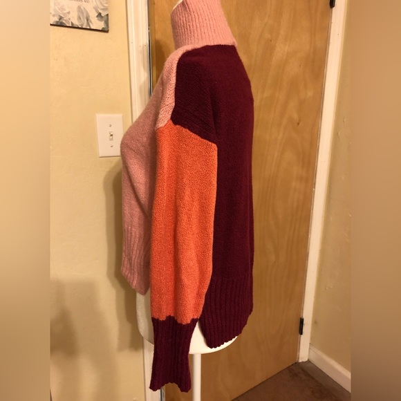 Pink Colorblock Sweater - Picture 4 of 6